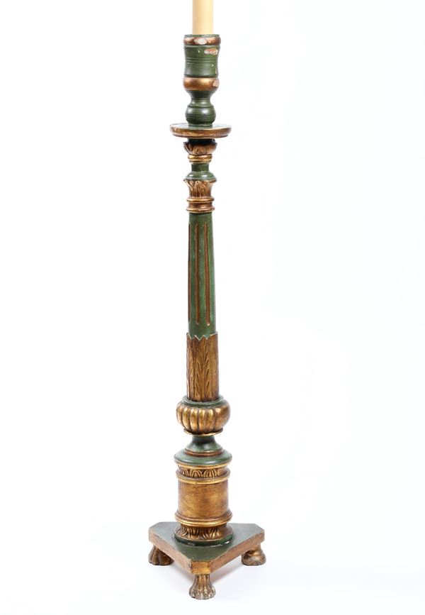 Torciera in legno intagliato, laccato e dorato. XVIII secolo