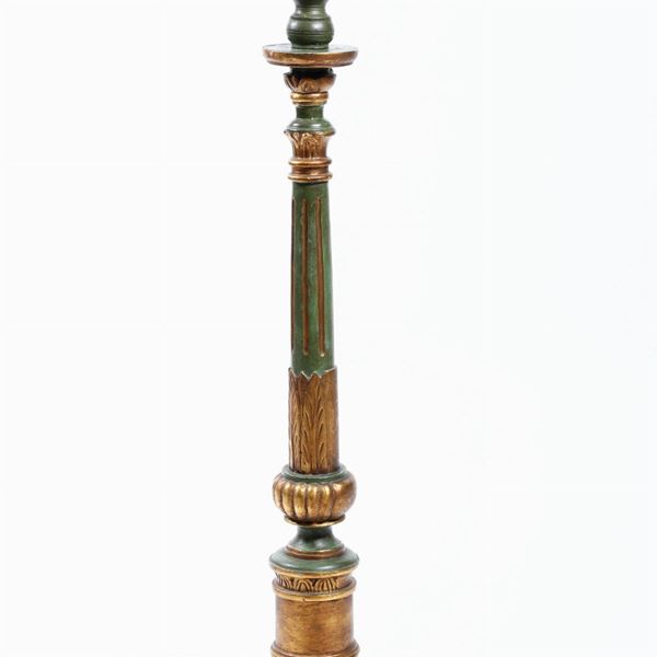 Torciera in legno intagliato, laccato e dorato. XVIII secolo