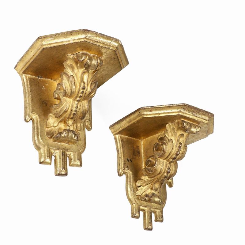 Coppia di mensoline in legno intagliato e dorato. XIX-XX secolo  - Auction Italian Mansions - Cambi Casa d'Aste