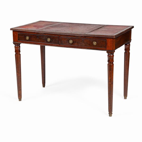 Scrittoio lastronato con piano in pelle. Fine XVIII secolo