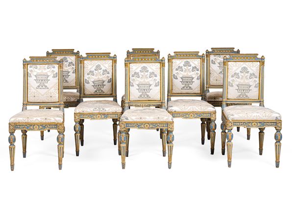 Dodici sedie in legno intagliato laccato e dorato. XIX secolo