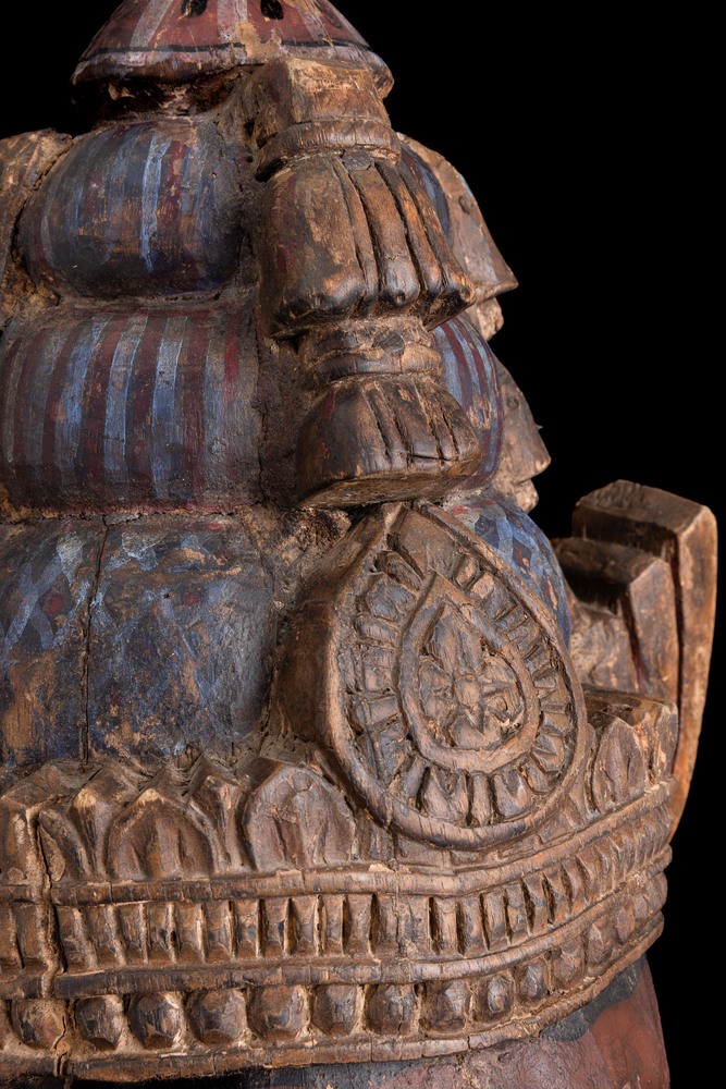 Testa di Divinità in Legno Laccato, Thailandia, XIX Secolo