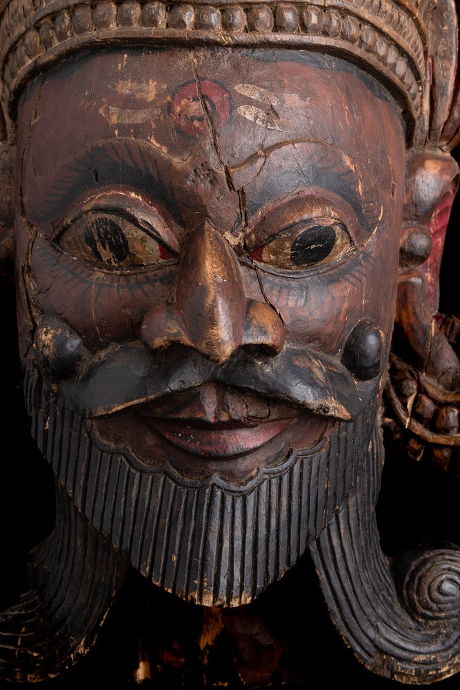 Testa di Divinità in Legno Laccato, Thailandia, XIX Secolo