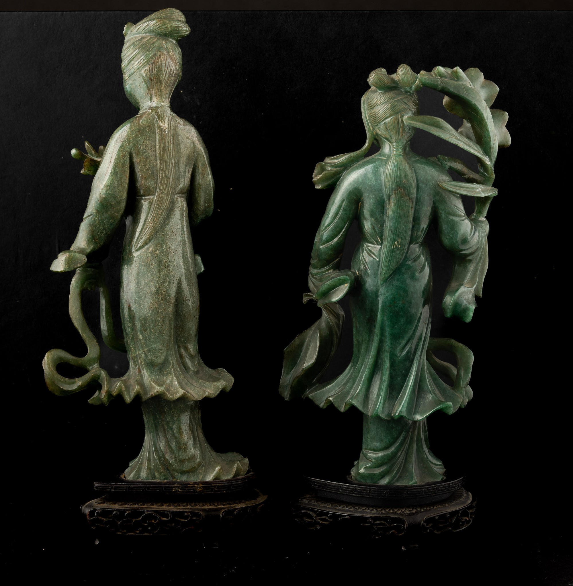 Due Figure di Fanciulle Scolpite in Giada, Cina, Dinastia qing,XIX Secolo