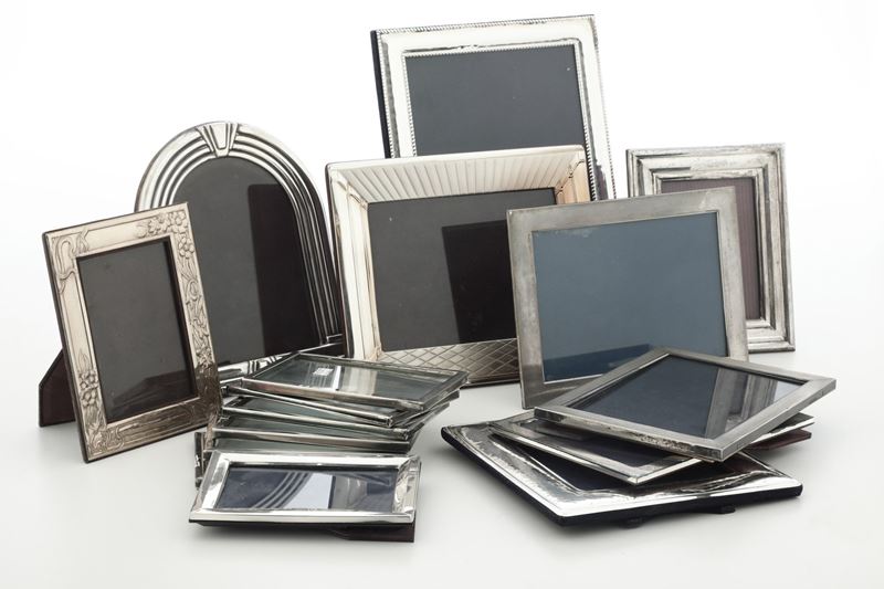 Lotto di cornici in argento. XX secolo  - Asta Argenti - Cambi Casa d'Aste