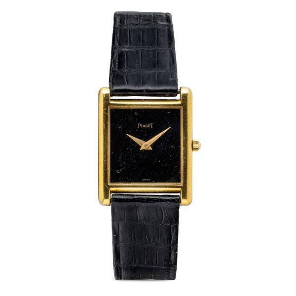 Classic 18k yellow gold extraplate tank, Onyx dial, manual winding