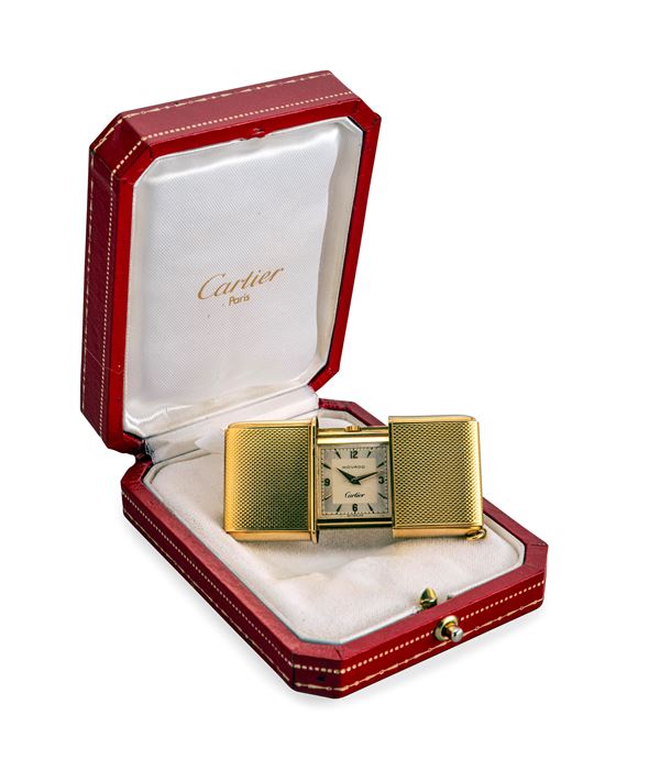 Cartier - Rare and precious Ermeto signed Cartier in 18k yellow gold with embossed workmanship on external cuvettes with original presentation box. Hidden Cartier NY signature engraved next to serial numbers