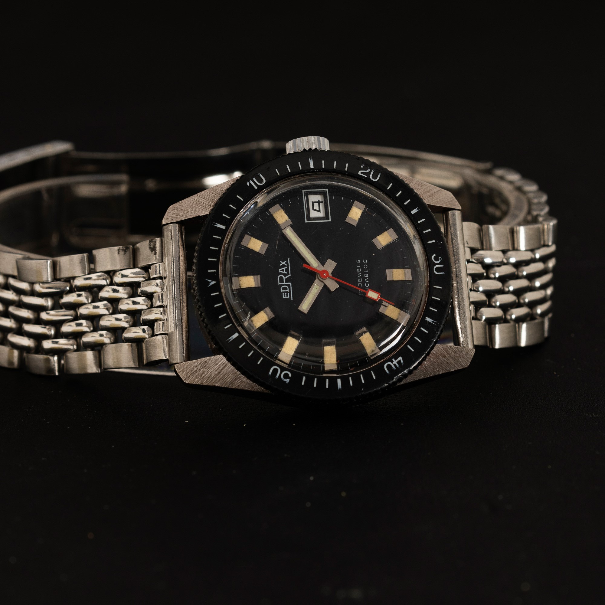 Edrax - Diver in Acciaio Carica Manuale, Quadrante Nero con Indici Luminosi, Datario e Ghiera Gir...