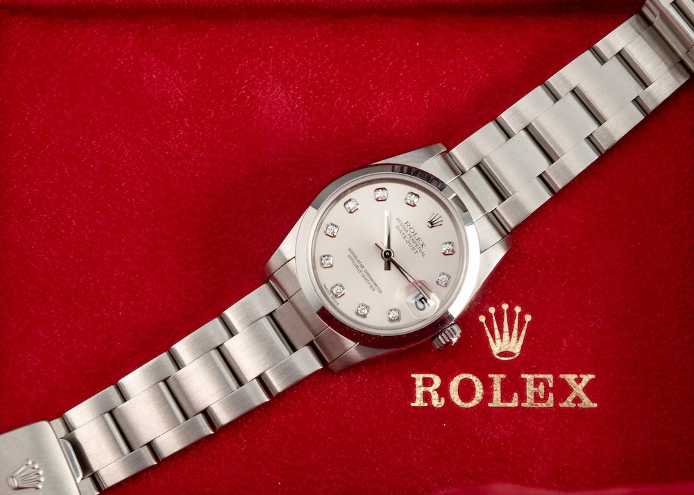 Rolex - Fine ed Elegante Datejust in Acciaio con Ghiera Liscia, Quadrante Argentè con Indici dell...