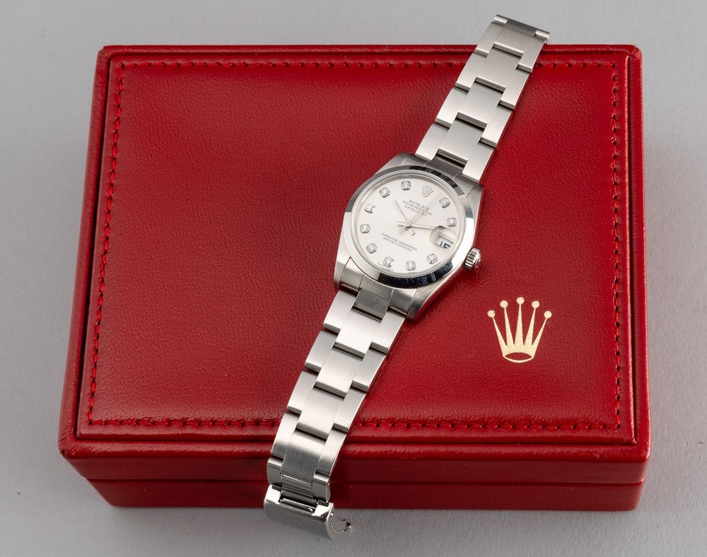 Rolex - Fine ed Elegante Datejust in Acciaio con Ghiera Liscia, Quadrante Argentè con Indici dell...