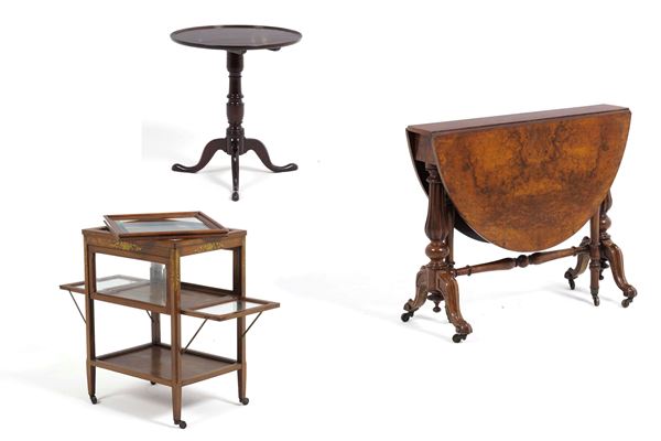 Un tavolo e un tavolino, XIX-XX secolo; un mobile bar, XX secolo