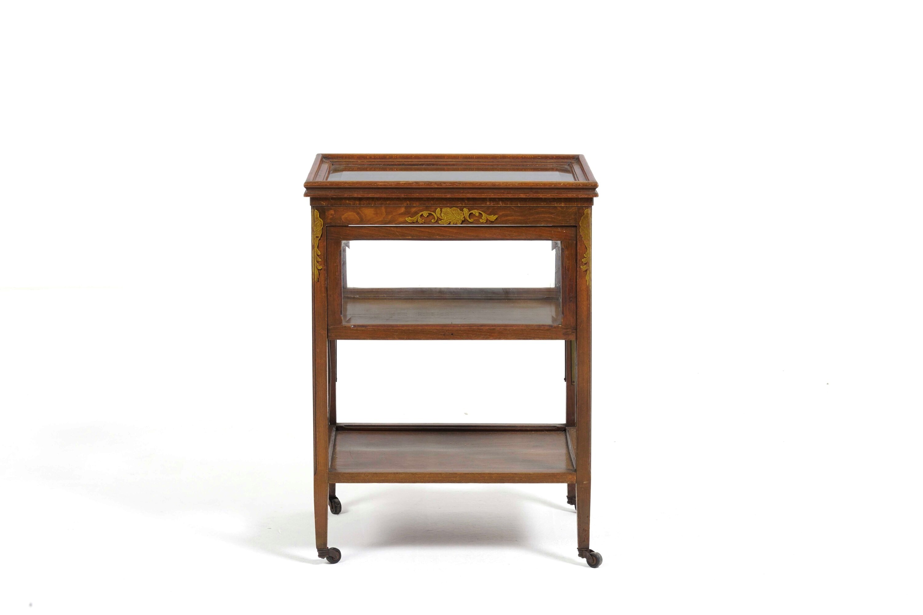 Un Tavolo e un Tavolino, XIX-XX Secolo; un Mobile Bar, XX Secolo