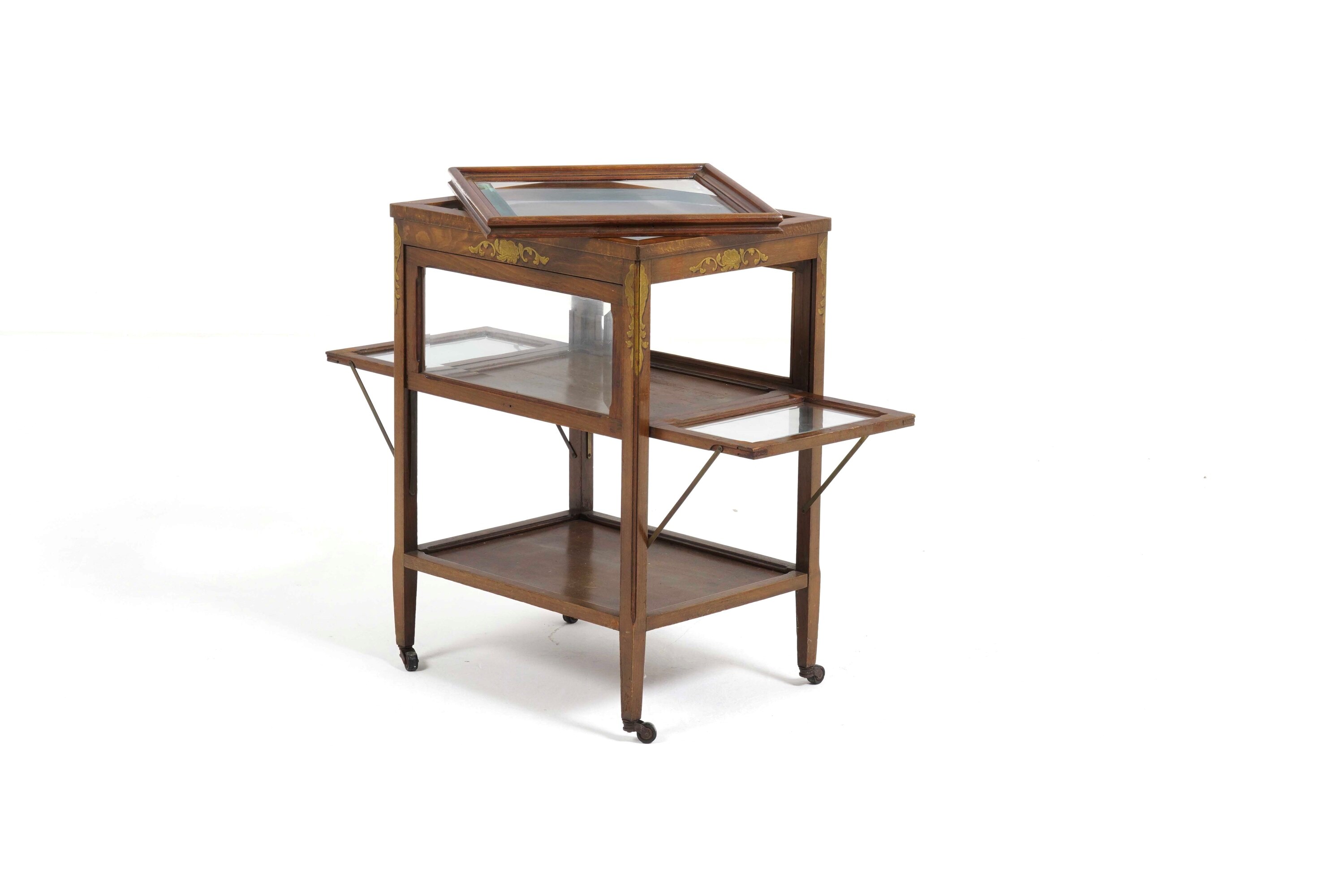 Un Tavolo e un Tavolino, XIX-XX Secolo; un Mobile Bar, XX Secolo