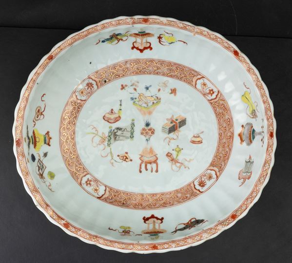 Vassoio in baccellato con decori naturalistici, Cina, Dinastia Qing, epoca Qianlong (1736-1796)
