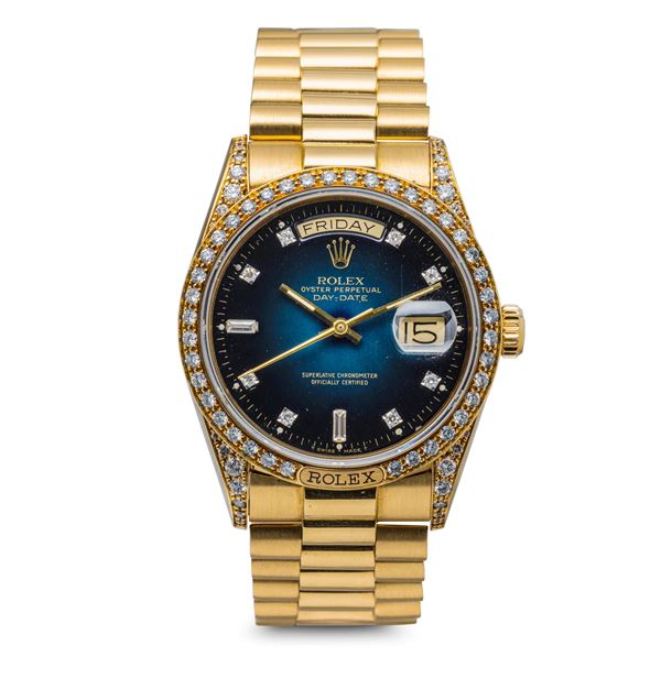 Rolex - Charming and precious Day Date President in 18k yellow gold with diamonds finely set on lugs and bezel degrade blue dial tacked with brilliant hour markers and baguette