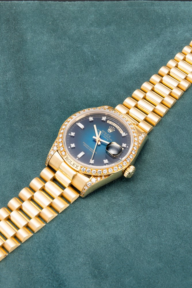 Rolex - Affascinante e Prezioso Day Date President in Oro Giallo 18k con Diamanti Finemente Incas...
