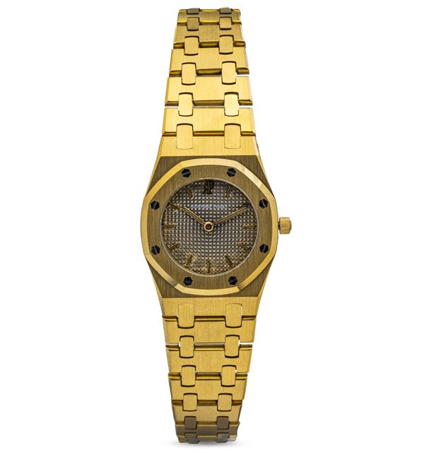 Elegant and refined Royal Oak Lady ref 6007 BA in 18k yellow gold, "tropical" toned dial and quartz  [..]