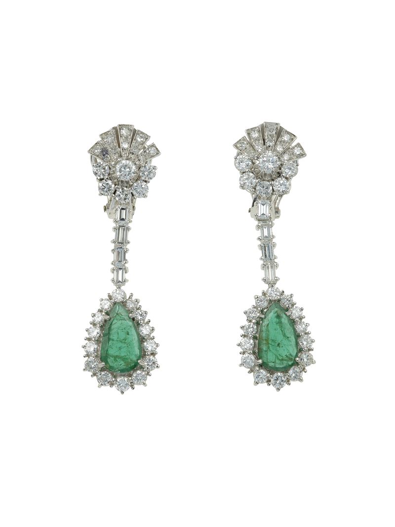 Orecchini pendenti con smeraldi taglio a goccia e diamanti  - Asta Fine Jewels - Cambi Casa d'Aste