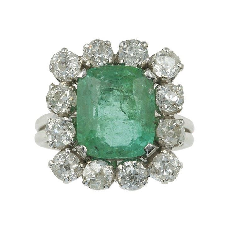 Anello con smeraldo Colombia di ct 5.80 circa e diamanti a contorno di ct 1.20 circa  - Asta Vintage Jewellery - Cambi Casa d'Aste