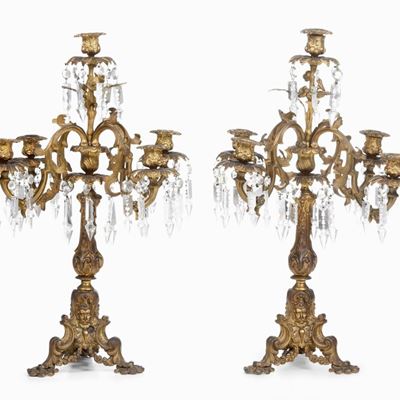 Coppia di Candelabri in Metallo Dorato e Cristalli. XIX Secolo