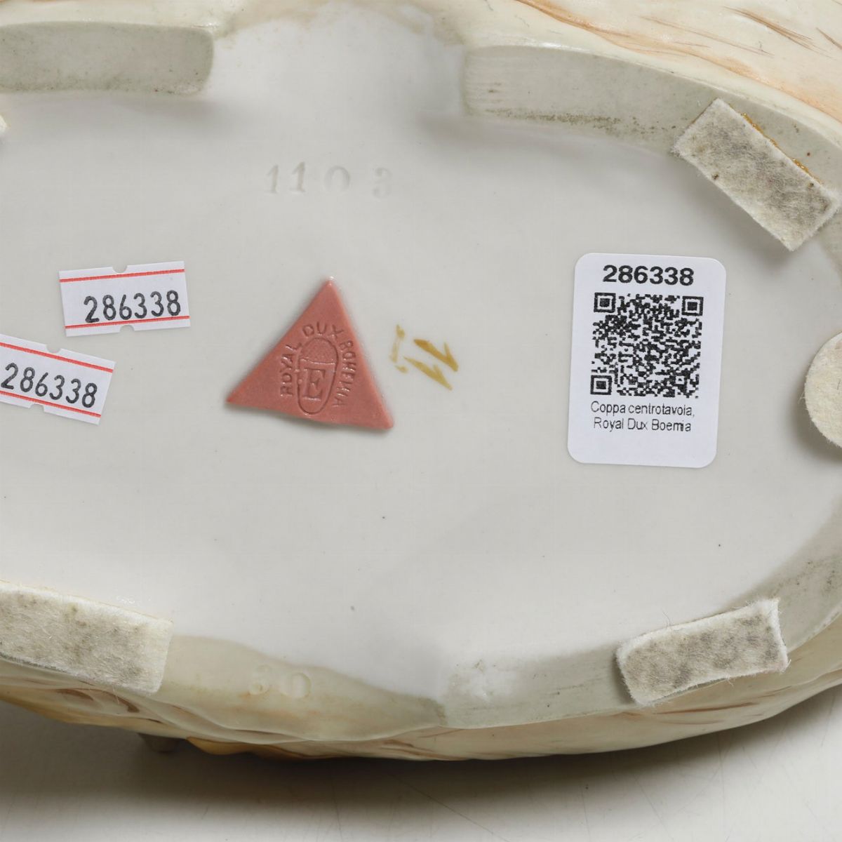 Coppa Centrotavola.boemia, Manifattura Royal Dux, Fine XIX - Inizio XX Secolo.