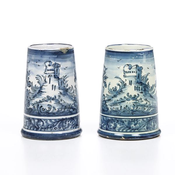 Coppia di piccoli vasi. Liguria, XX secolo. 