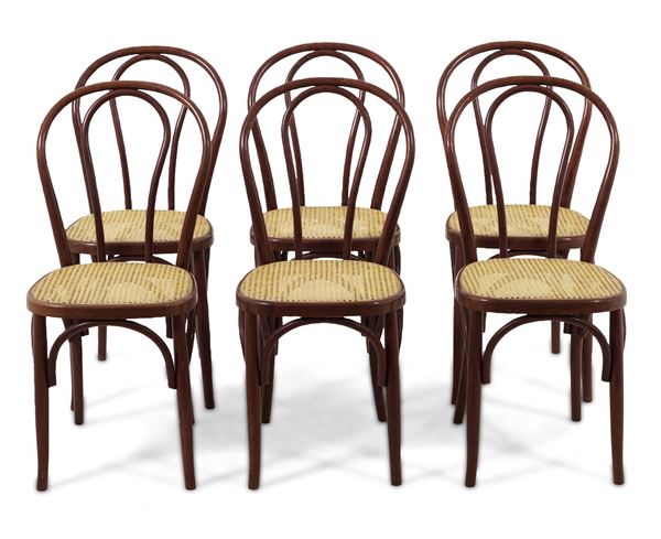 Gruppo di sei sedie in legno curvato e seduta in paglia