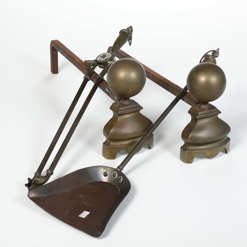 Coppia di alari e attrezzi da camino  - Auction Antique - Cambi Casa d'Aste