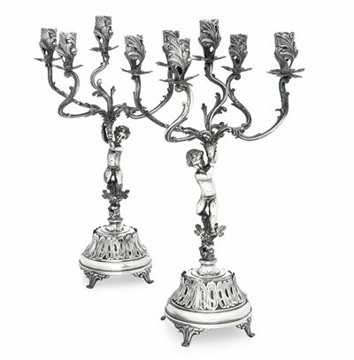Coppia di Candelabri di Gusto Neobarocco. Argenteria Artistica Italiana del XX Secolo. Argentiere...