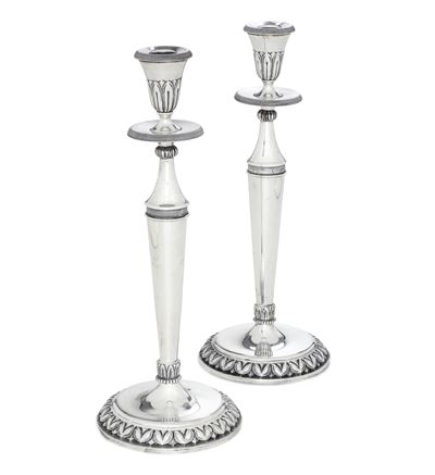Coppia di Candelieri. Argenteria Artistica Milanese della Prima Metà del XX Secolo. Argentiere Ge...