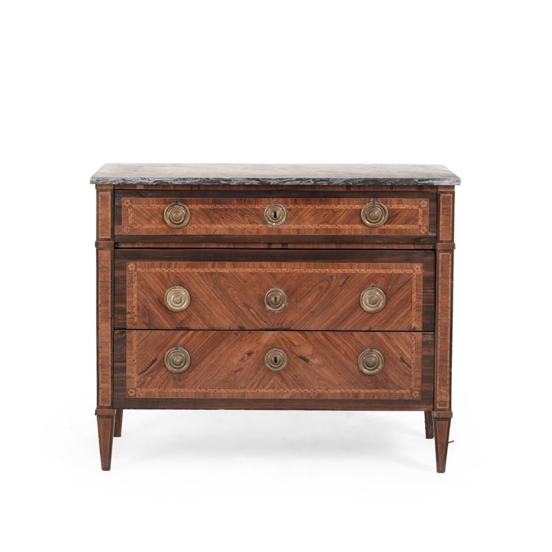 Cassettone lastronato ed intarsiato. Fine XVIII secolo  - Asta Antiquariato - Cambi Casa d'Aste