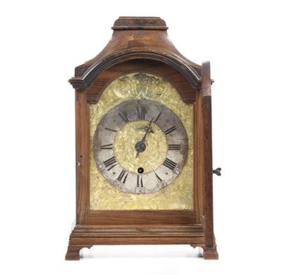 Pendola da Tavolo con Cassa in Noce. XVIII-XIX Secolo