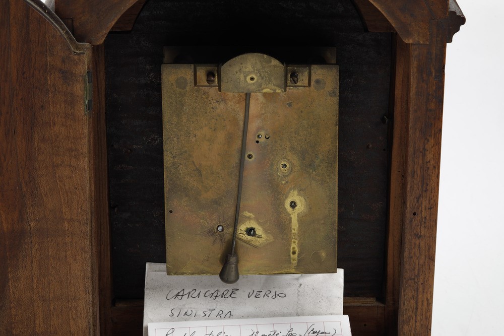 Pendola da Tavolo con Cassa in Noce. XVIII-XIX Secolo