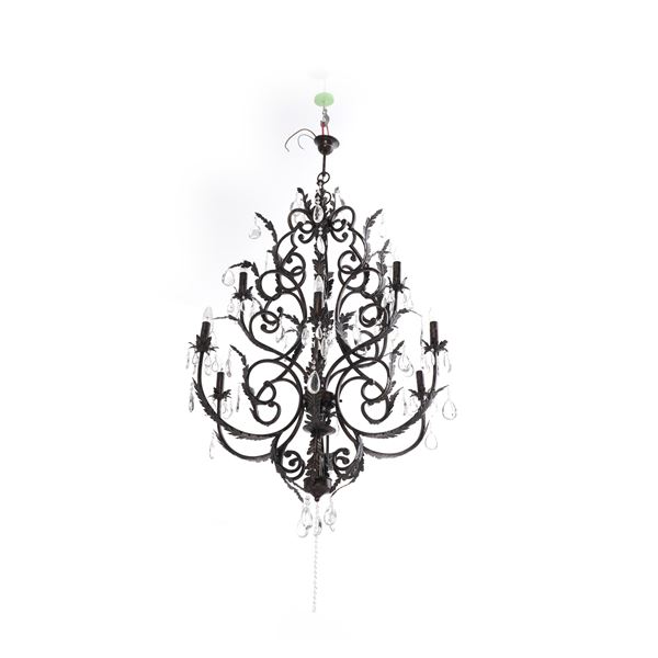 Lampadario ad otto luci in metallo e cristalli. XIX-XX secolo