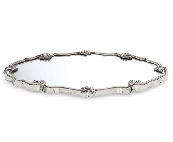 Presentoire a specchio. Argenteria milanese del XX secolo. Argentiere Dabbene