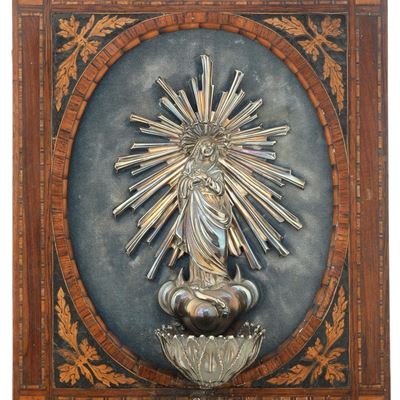 Acquasantiera con Vergine Immacolata Entro Cornice Finemente Intarsiata. Genova, Marchio della "t...