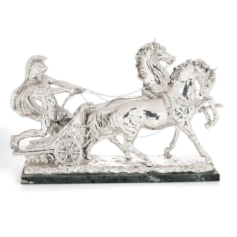 Gruppo in resina argentata con cavaliere e biga. XX secolo  - Auction Antiquariato - Cambi Casa d'Aste