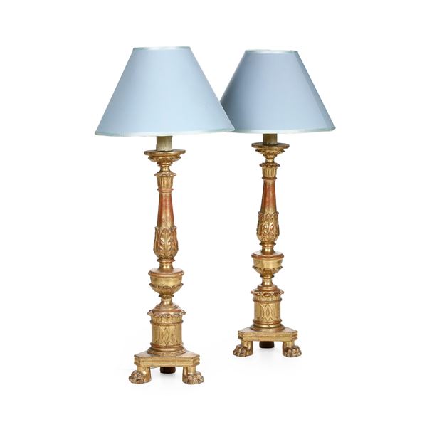 Coppia di portaceri in legno intagliato e dorato. XVIII secolo