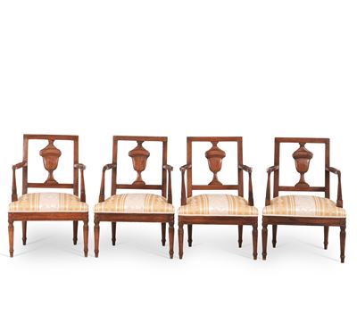 Quattro Poltrone Carlo X in Legno Intagliato. XIX Secolo