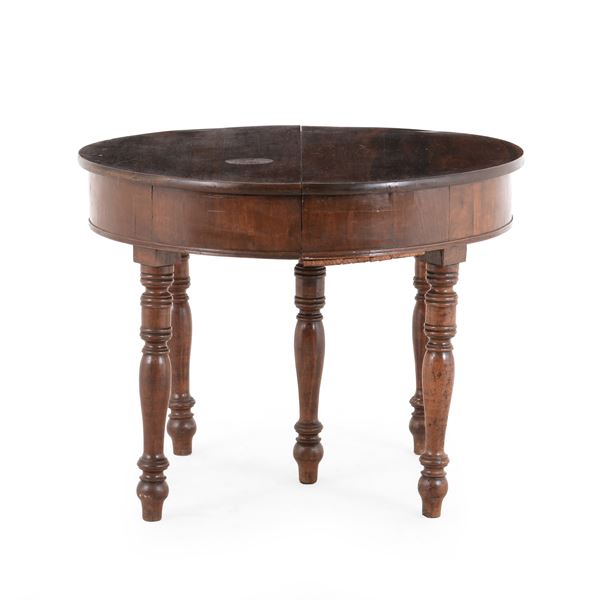 Tavolo con piano circolare. XIX secolo