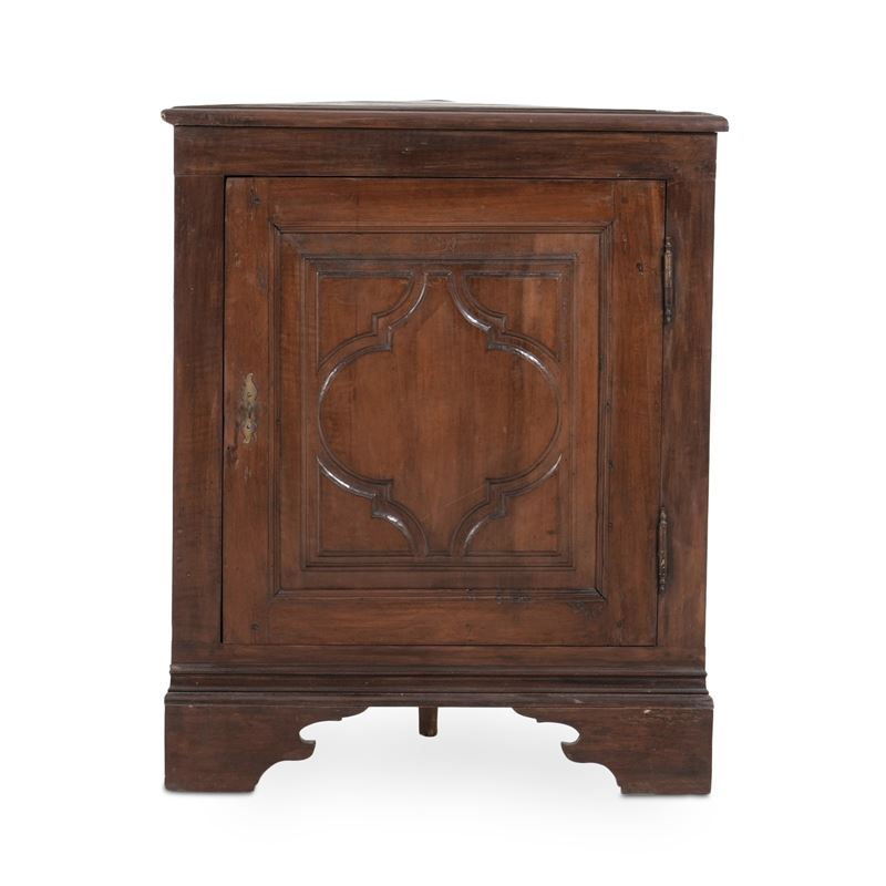 Angolare in noce ad un'anta. XX secolo  - Auction Antique - Cambi Casa d'Aste