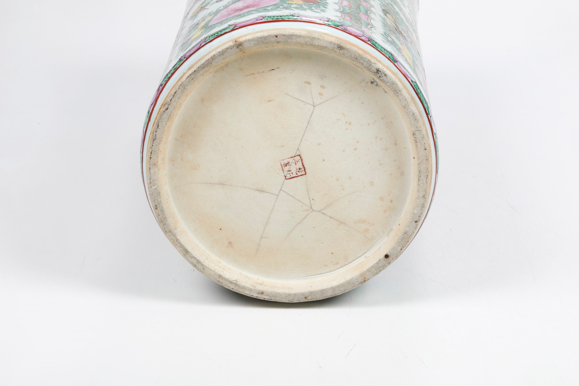 Vaso Cilindrico in Porcellana Famiglia Rosa con Decori Floreali Entro Riserve, Cina, Dinastia Qin...