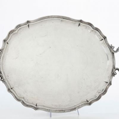 Due Vassoi. uno Argenteria Milanese, Marchio con Fascio Littorio in Uso dal 1935 al 1945 e uno in...