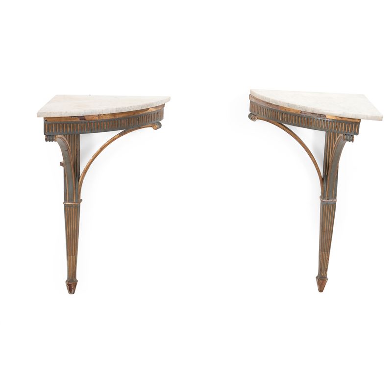 Coppia di consoles ad angolo con piano in marmo. XVIII secolo  - Asta Antiquariato - Cambi Casa d'Aste