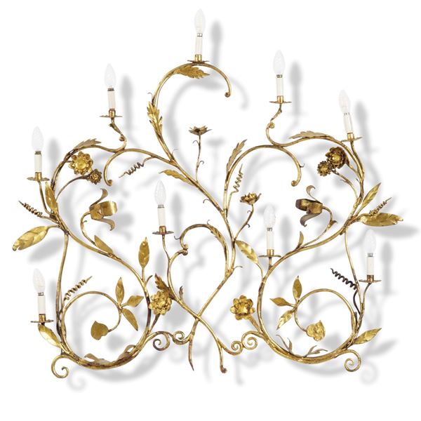 Grande applique in metallo dorato