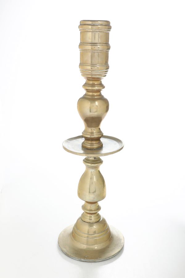 Grande candeliere in bronzo dorato