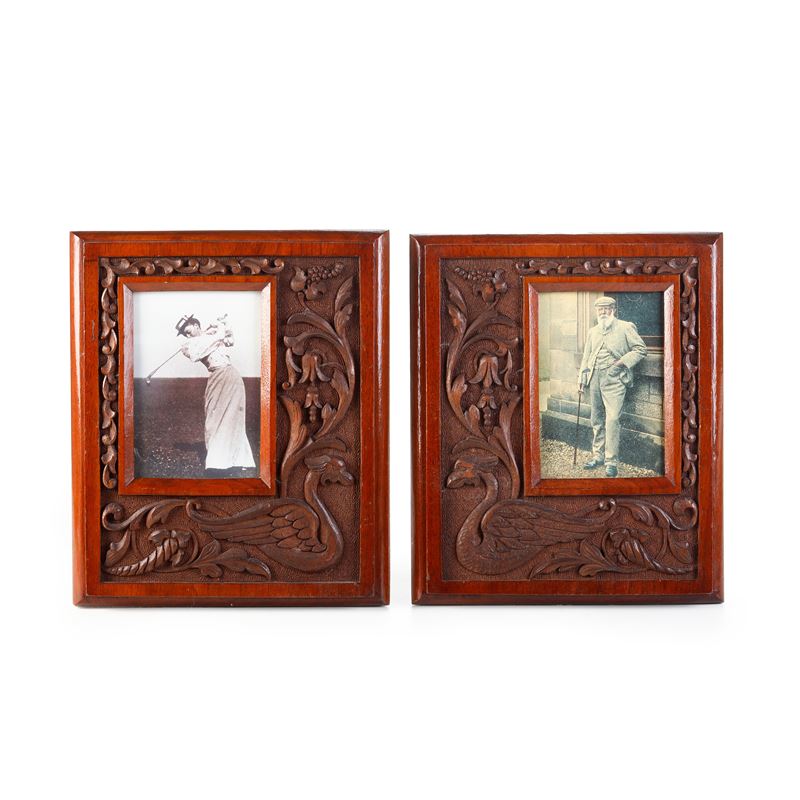 Coppia di cornici in legno intagliato. XX secolo  - Auction Antiques - Cambi Casa d'Aste