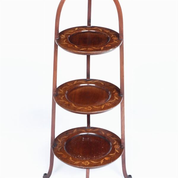 Servo muto in legno intarsiato