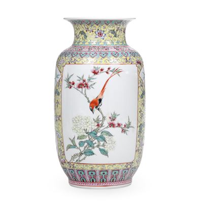 Vaso con Inserto Naturalistico in Porcellana Famiglia Rosa, Cina, Repubblica, XX Secolo