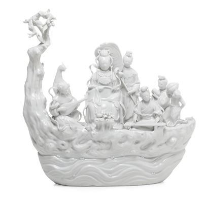 Nave con Imperatrice e Cantori in Porcellana Blanc De Chine, Cina, Inizio XX Secolo